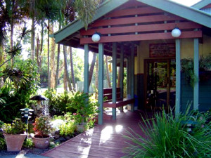 Hervey Bay YHA Colonial Village