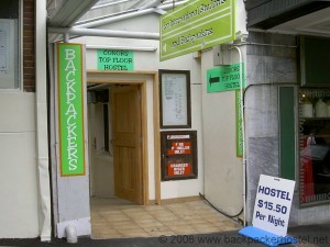 Conors Topfloor Hostel Auckland - Entrance