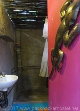 Pumbas Backpackers Pretoria - Bathroom