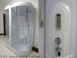 Manchester Ashton House Hostel - Bathroom